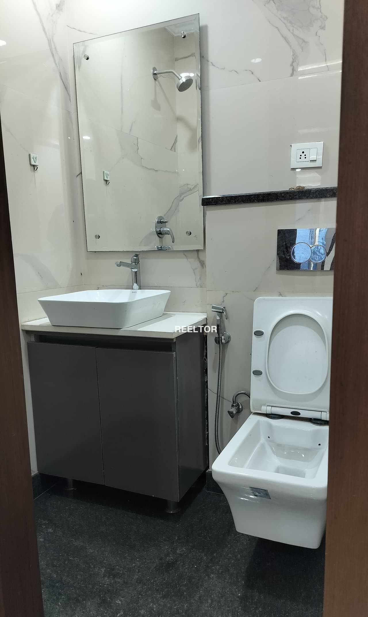 Flat For Rent In Tilak Nagar Rajouri Garden