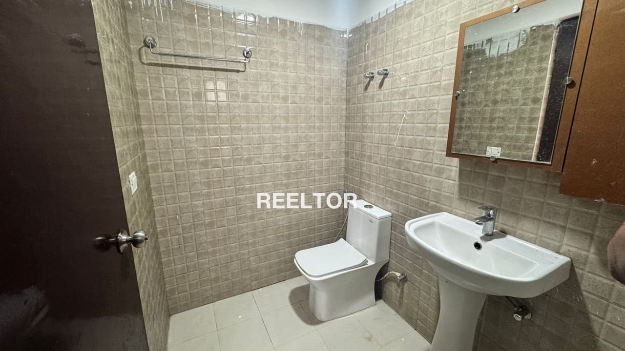 Flat For Rent In Maidan Garhi Saket