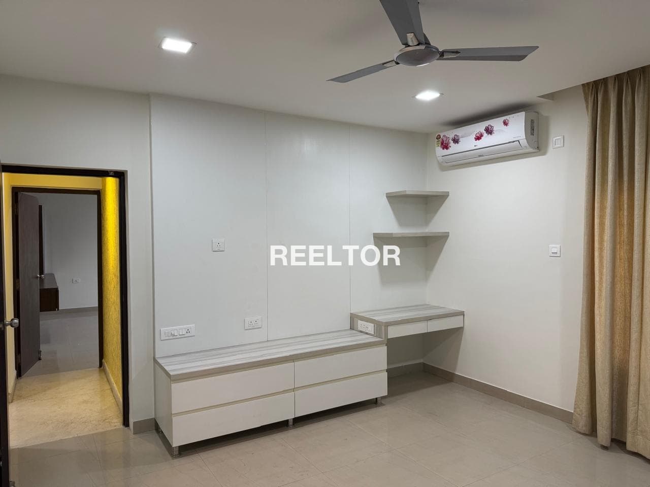 Flat For Rent In Lajpat Nagar Ii Defence Colony