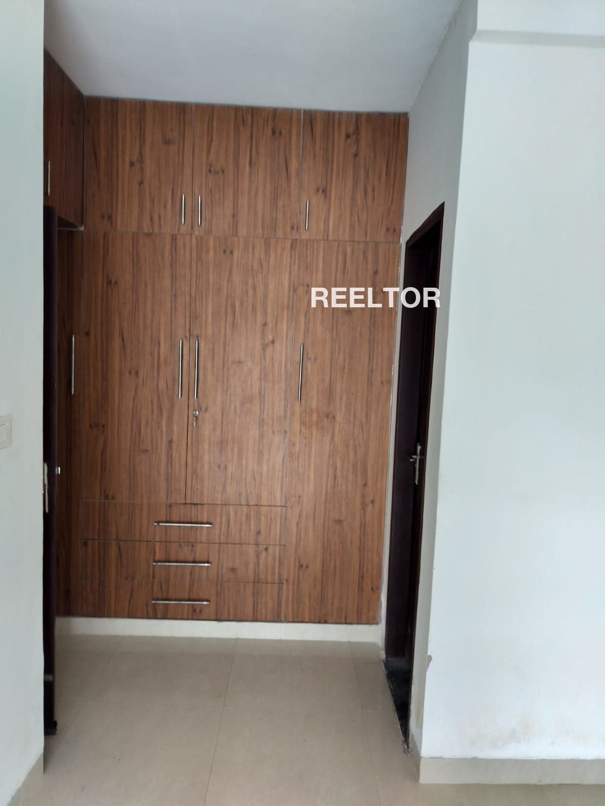 Flat For Rent In Harkishanpura Maur