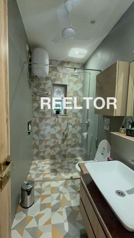 Floor In Rohini Sector 22