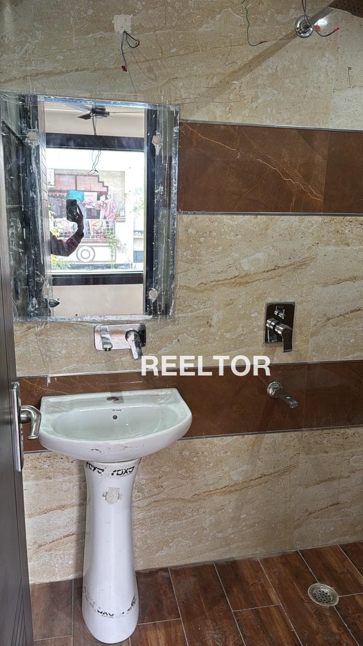 Flat For Sale In Mulwana Mandi