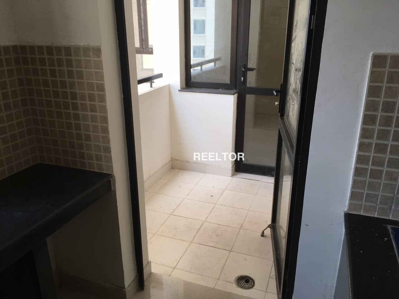 Flat For Rent In Bhatta Bashant Rai