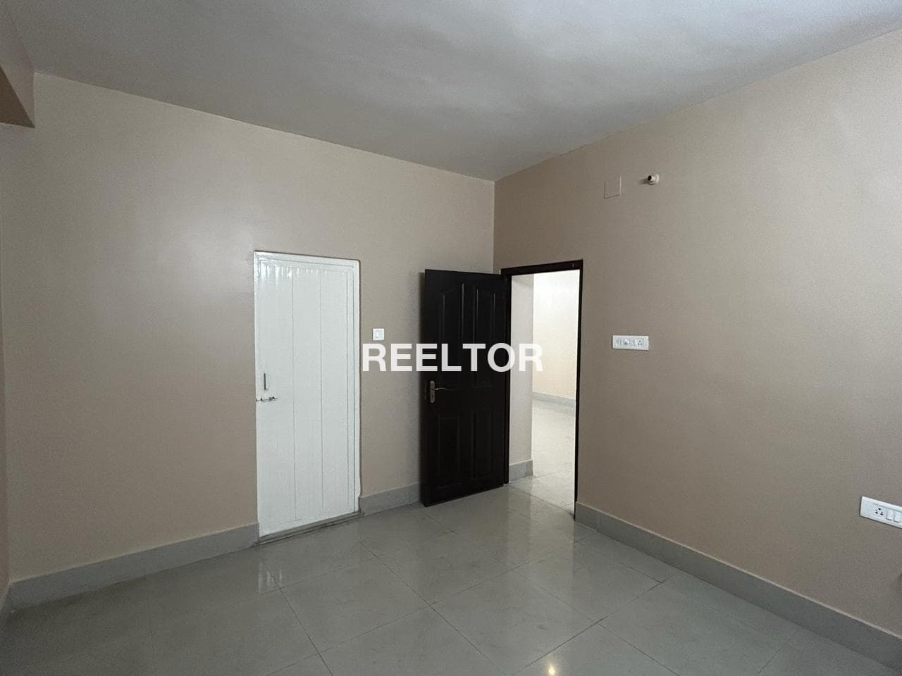 Flat For Sale In Mora Chaurah