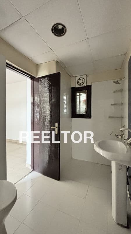 Flat For Rent In Radoli Rampur