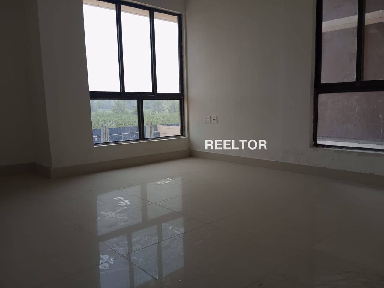 Flat For Rent In Majhgaon Rampur