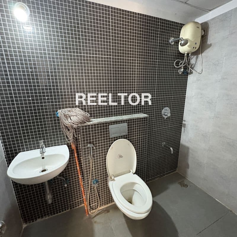 Flat For Rent In Rampuri Kalkaji