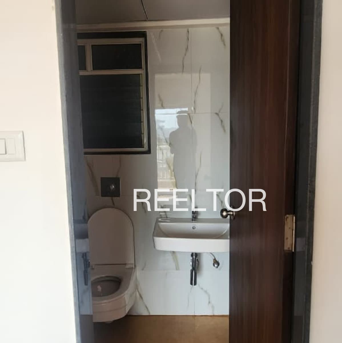 Explore 4 Bhk In Sakna For Sale Mathura