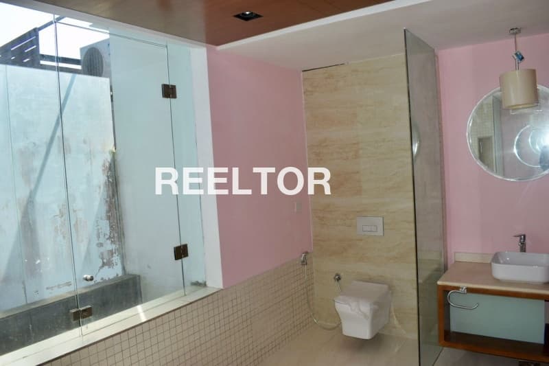 Villa For Rent In Sriniwaspuri Extension Defence Colony