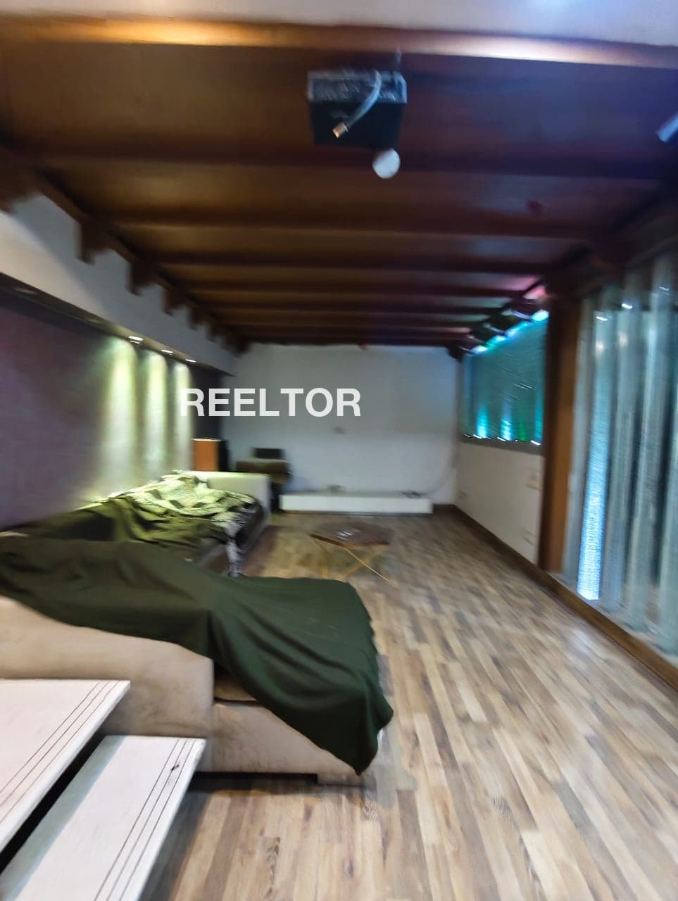 Luxury Floor In Pitampura