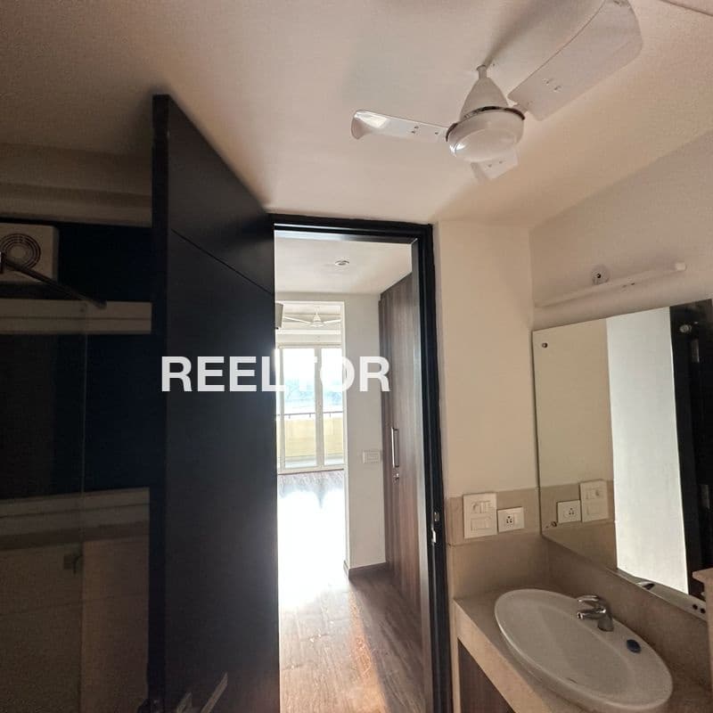 Villa For Rent In Sbi Colony Model Town