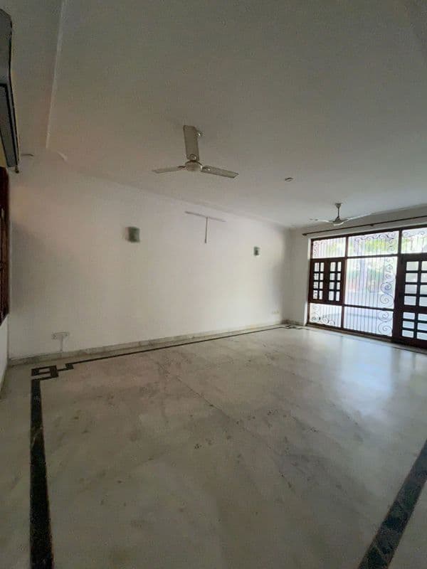 Villa For Rent In Thikariya Khurd Nawa