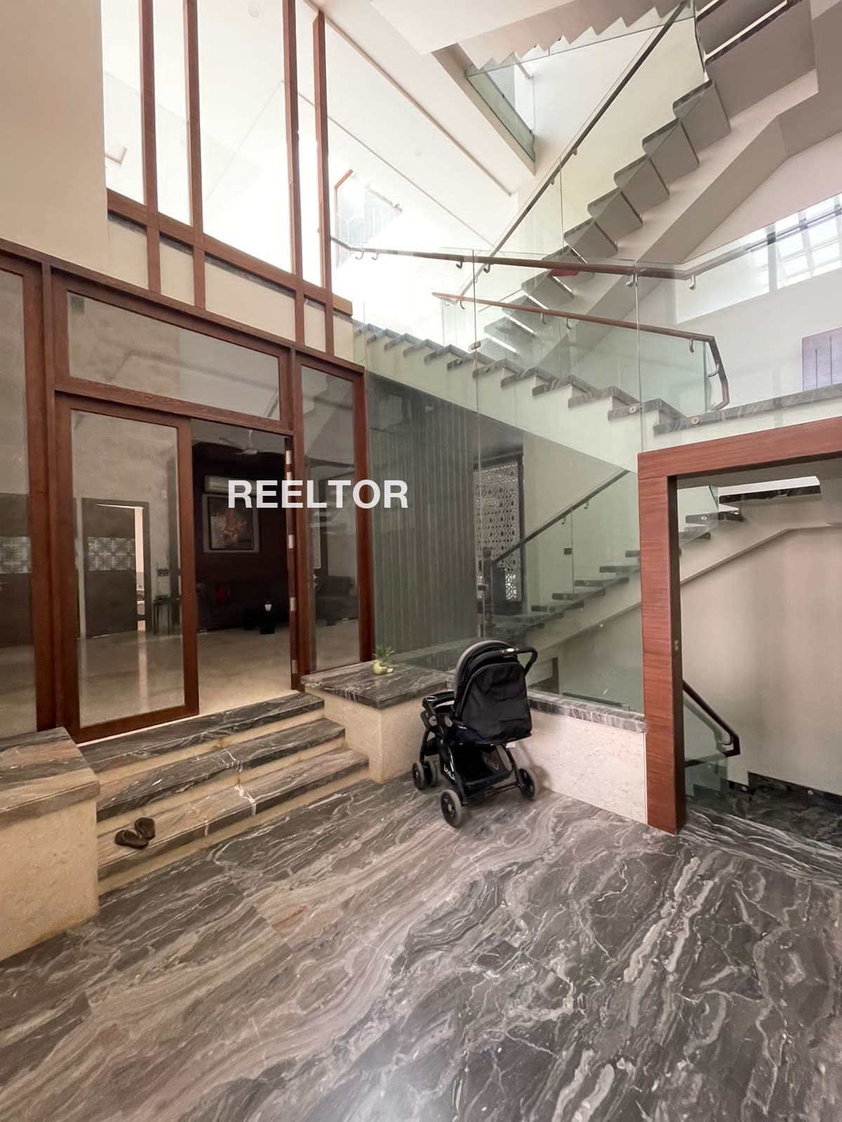 Villa For Rent In Bhagwan Das Nagar Saraswati Vihar