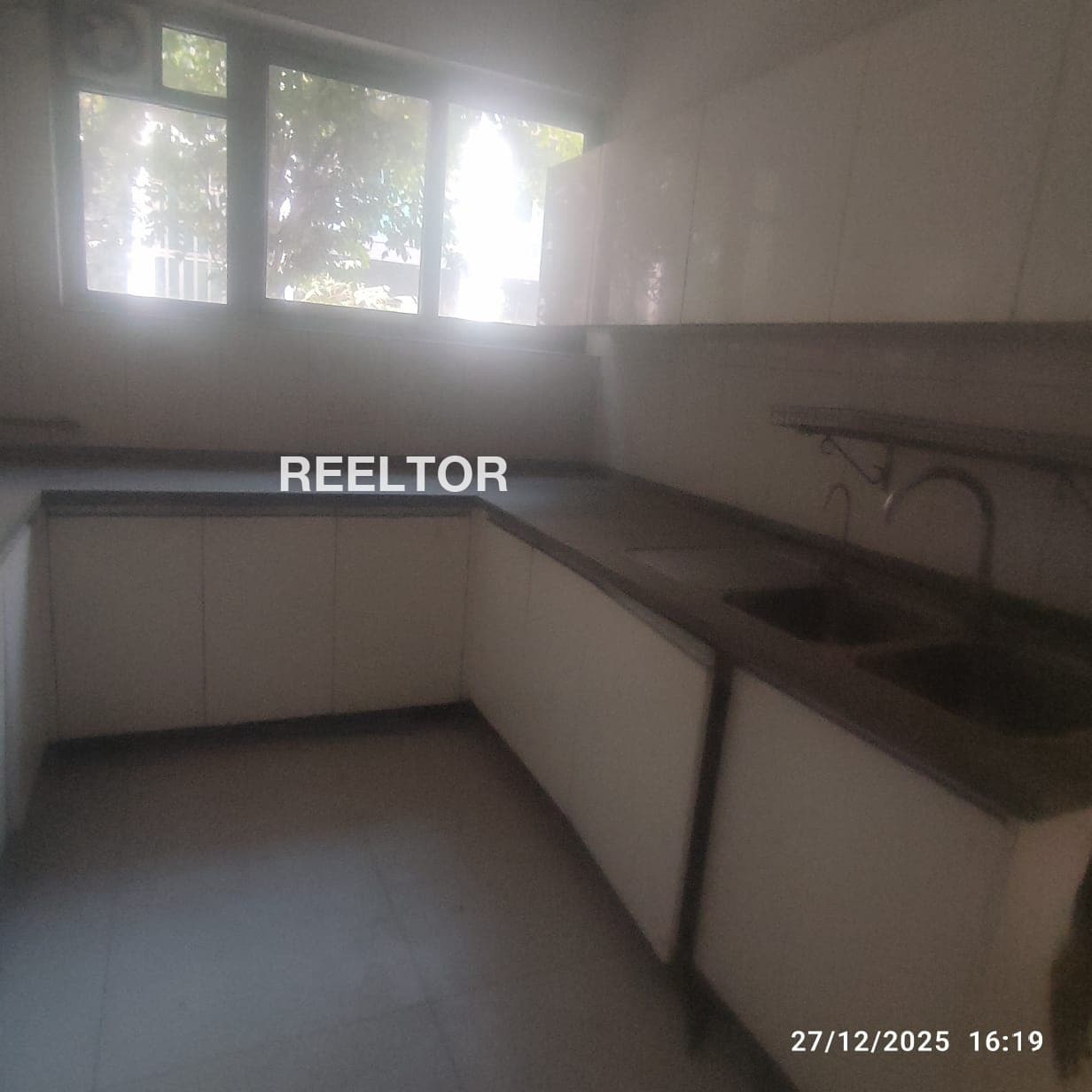 Pg For Rent In Surat Vihar Village Civil Lines