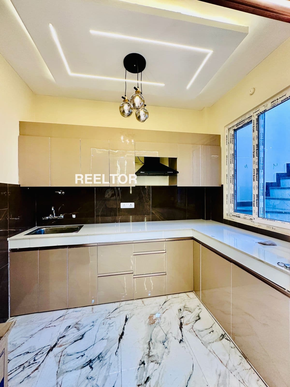 Villa For Rent In Bhalaswa Jhuggi Model Town