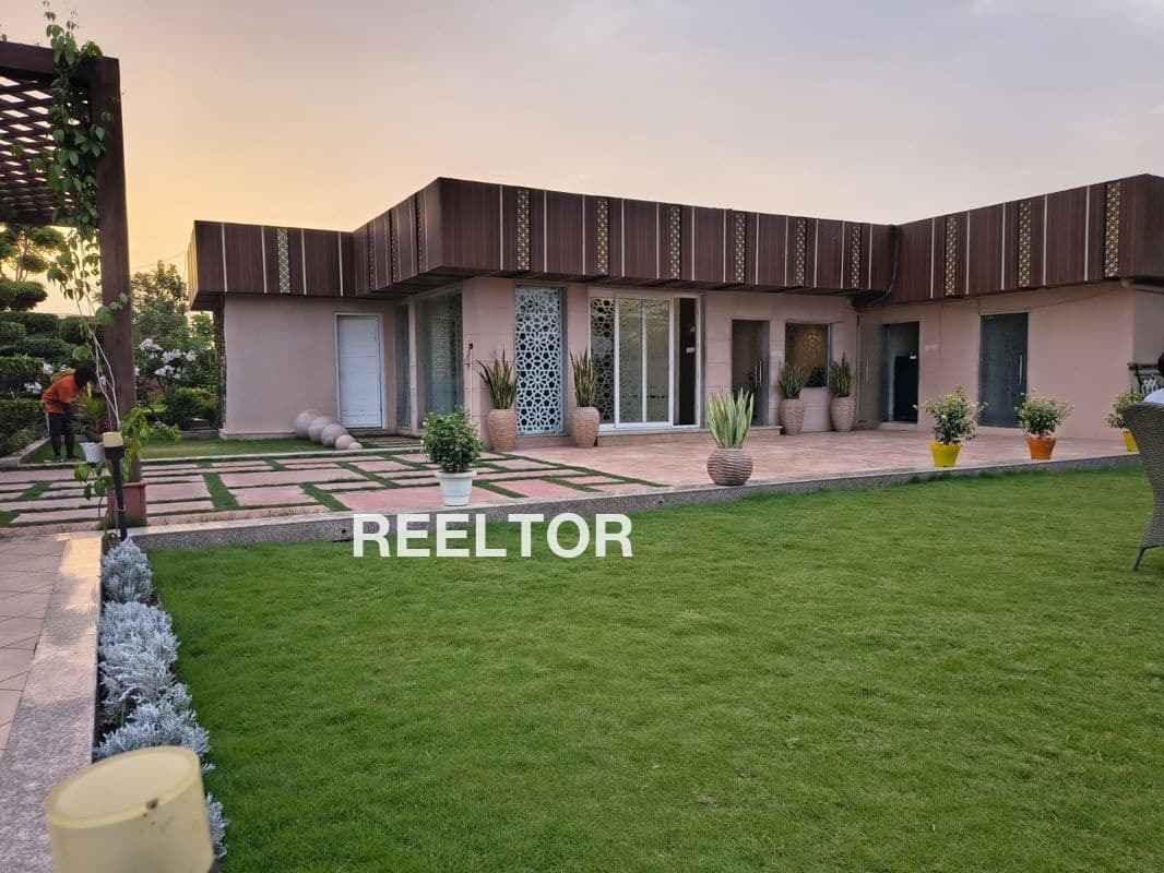 Floor For Sale In Punjabi Bagh