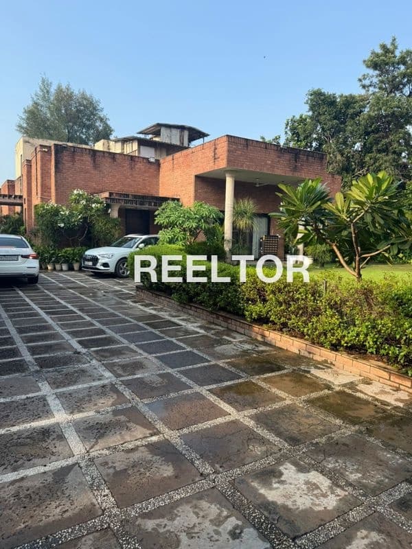 Villa For Rent In Thikariya Khurd Nawa