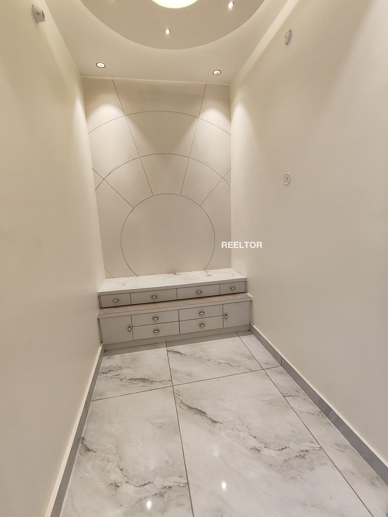 Floor In Rohini Sector 22