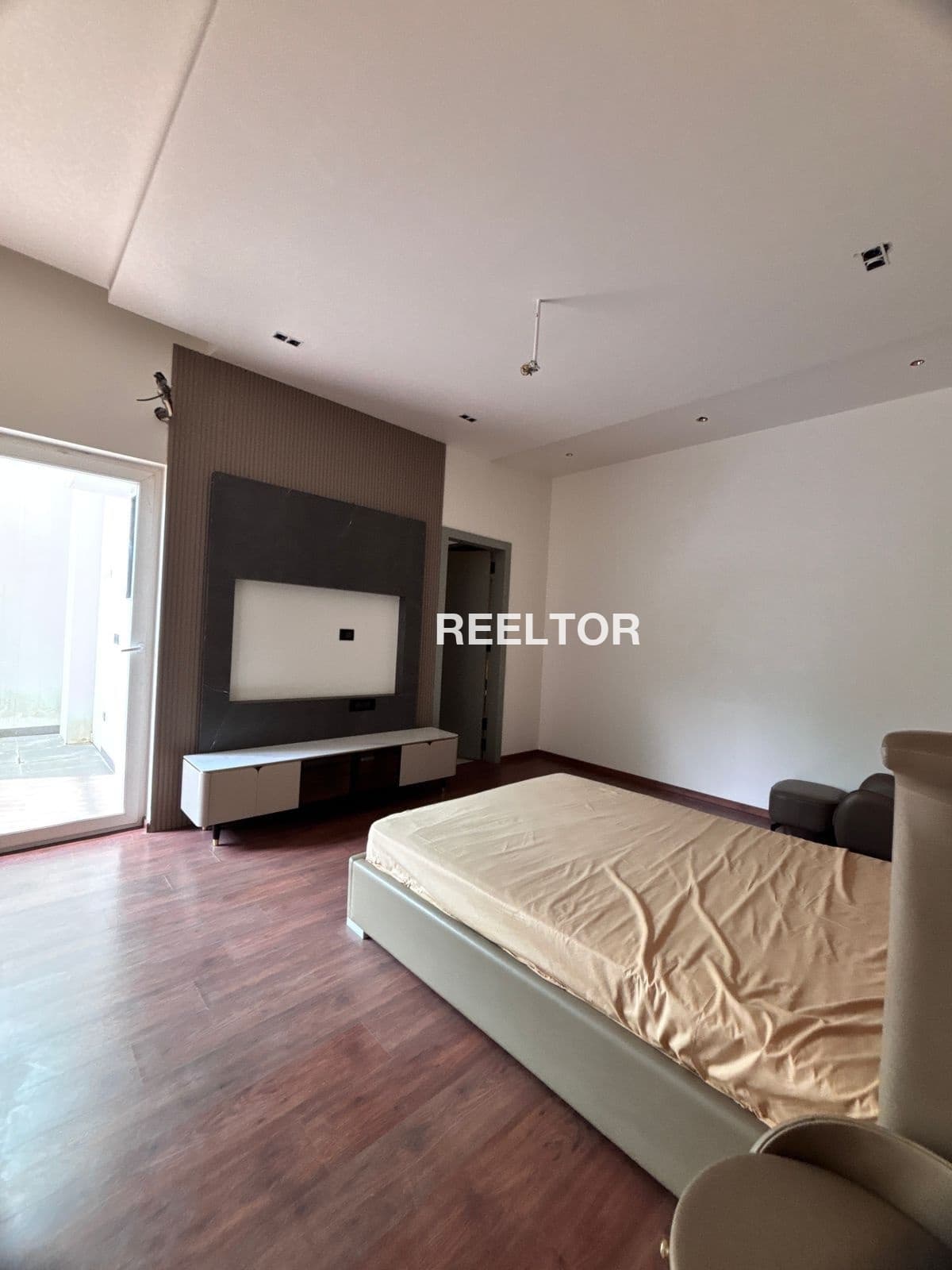 Floor In Budh Vihar Phase 1