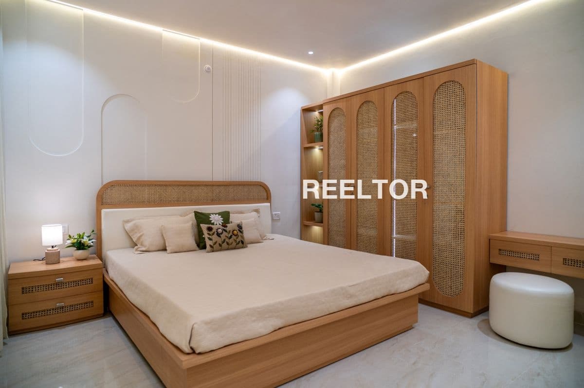 Villa For Rent In Vinobapuri Defence Colony
