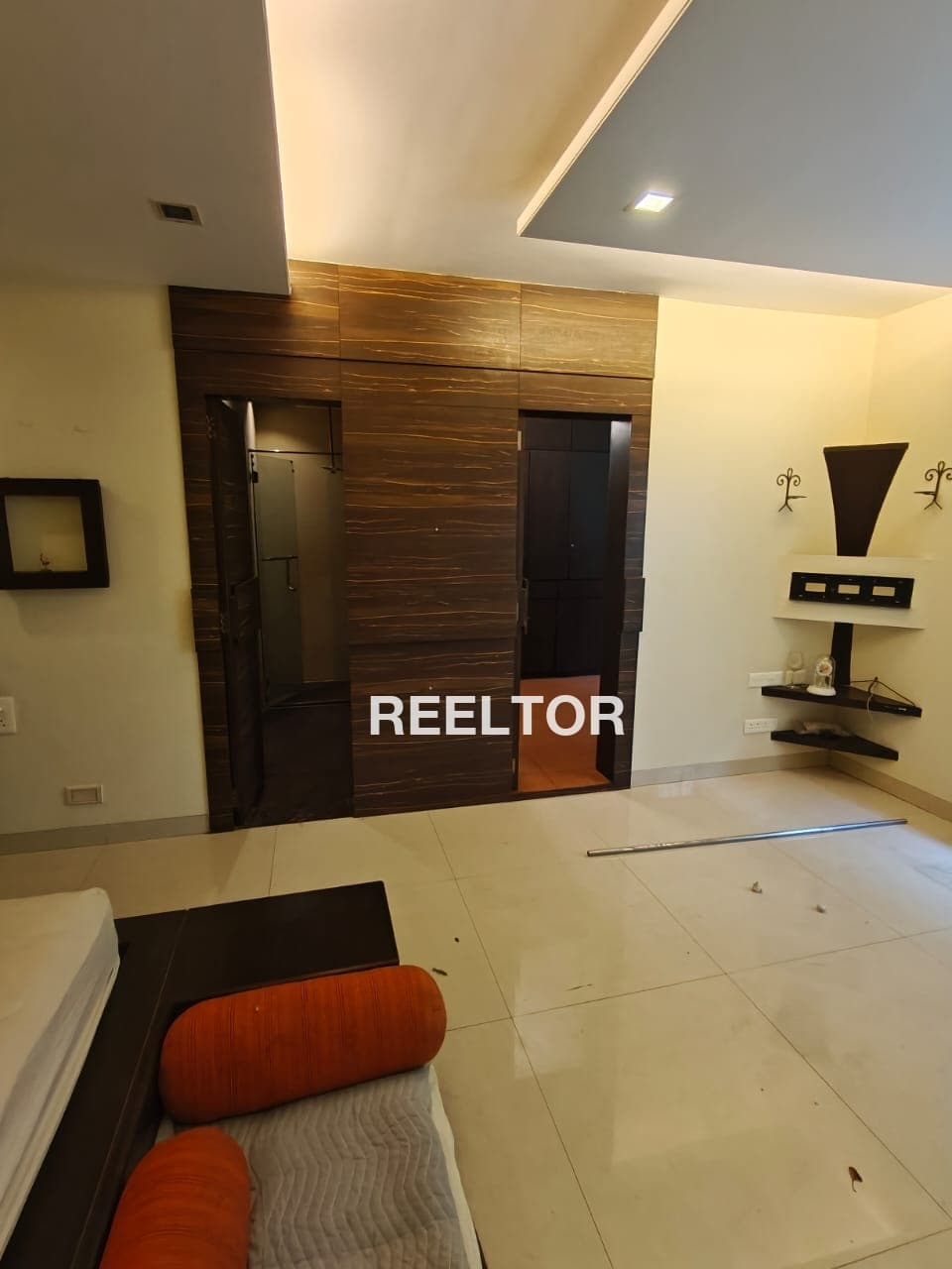 Villa For Rent In Sant Nagar Defence Colony