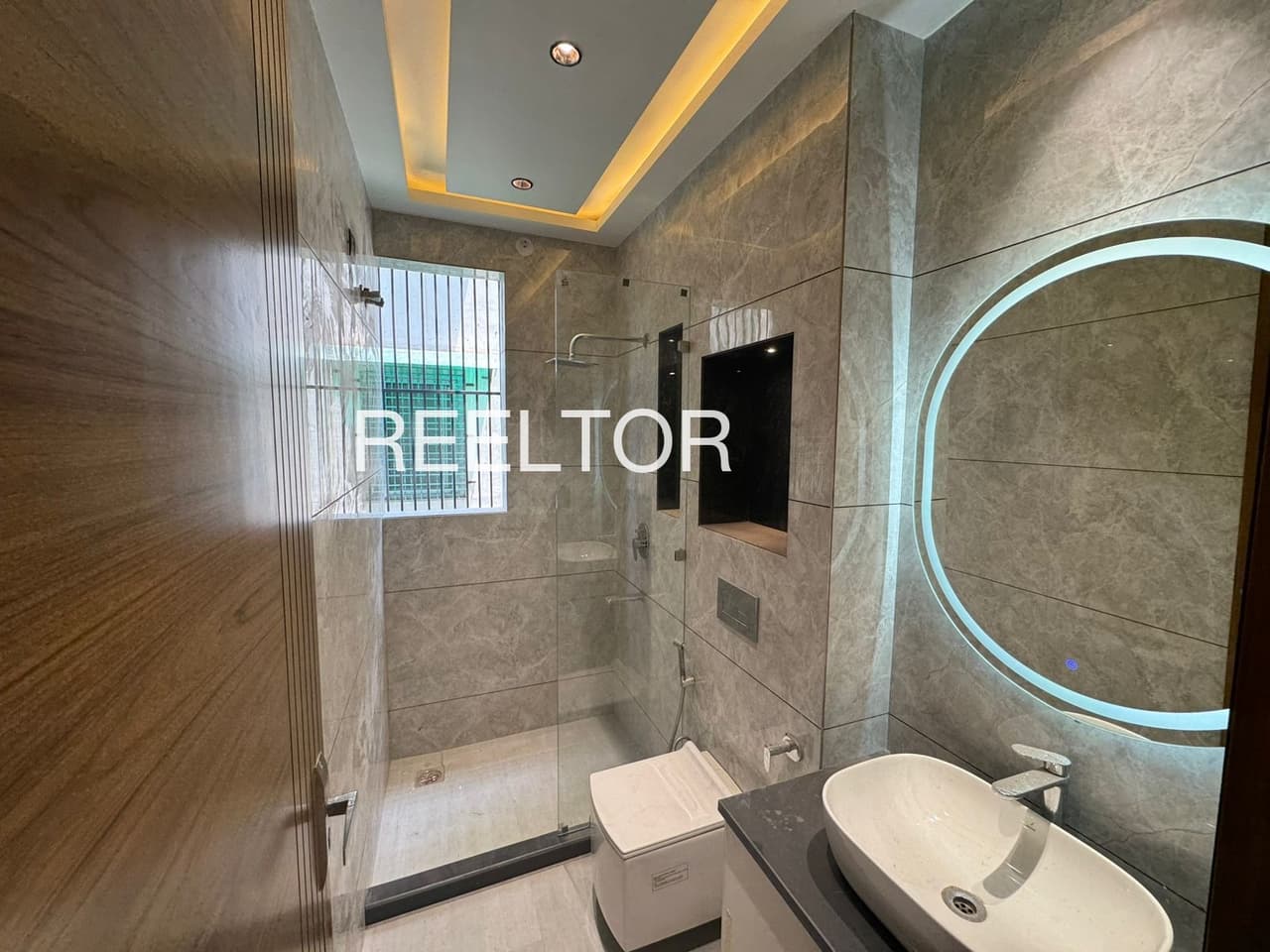 Explore 4 Bhk In Sakna For Sale Mathura