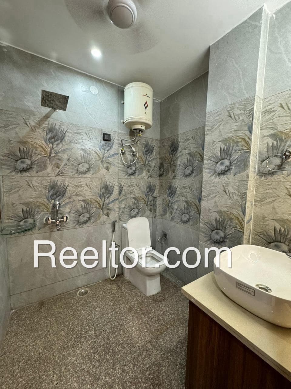 Find 4 Bhk In Tashi Palong Residence For Rent Pongchau Circle