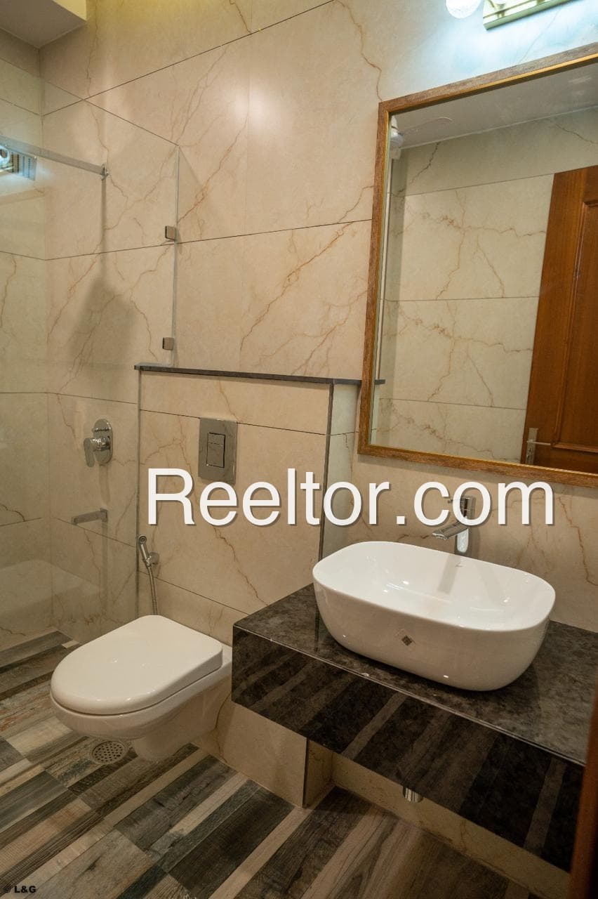 Flat For Rent In Mandla