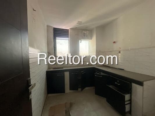 Buy 4 Bhk In Palependhari Lakhandur