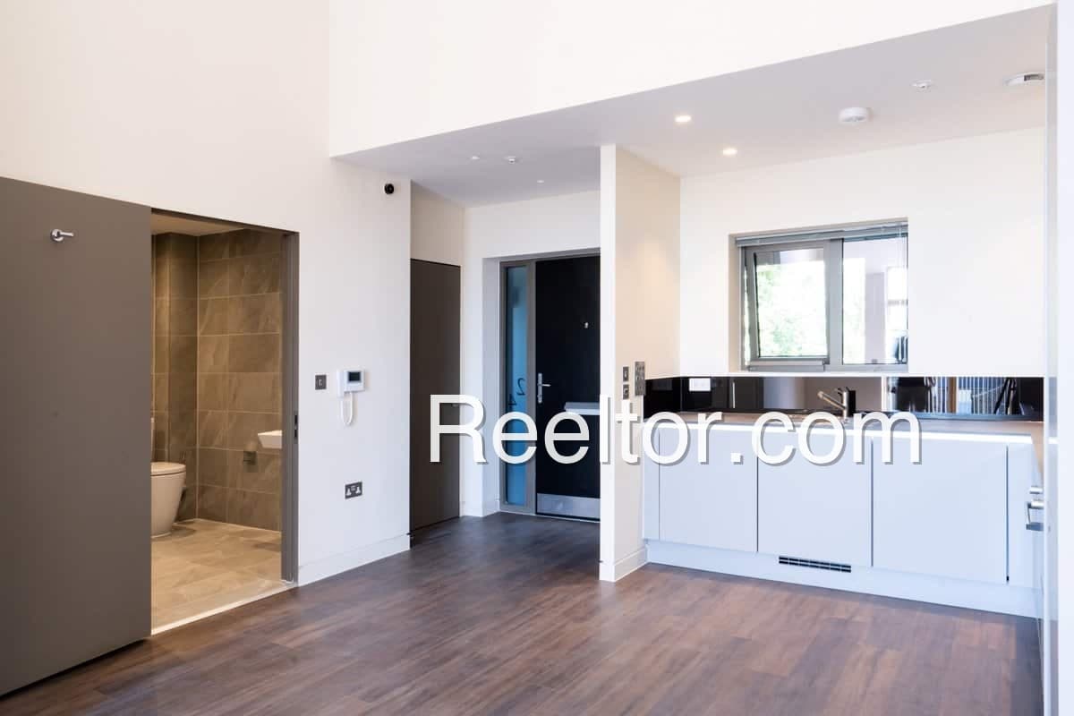 Available 1 Bhk In Rambag Colony Handlaya